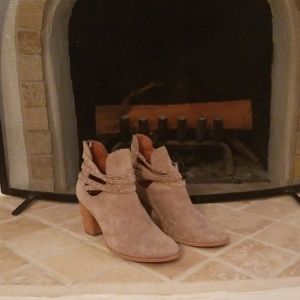 Frye ankle booties in EUC